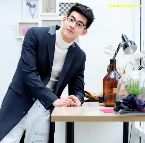 Cậu bạn Thái Lan chứng minh đã đẹp trai thì đứng 1 chỗ, chẳng cần diễn sâu cũng quá rạng ngời! - Ảnh 2.